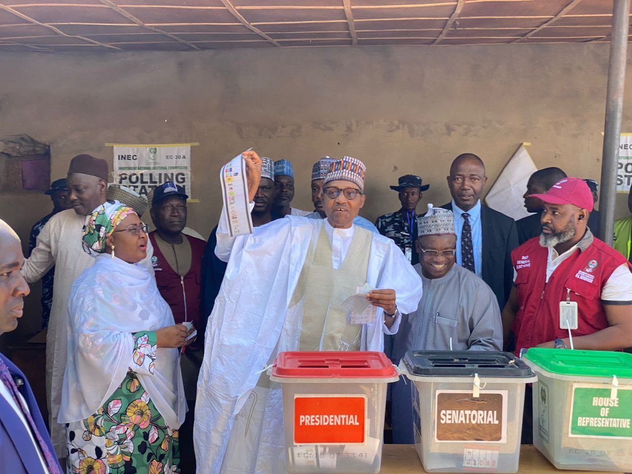 Buhari votes in Daura