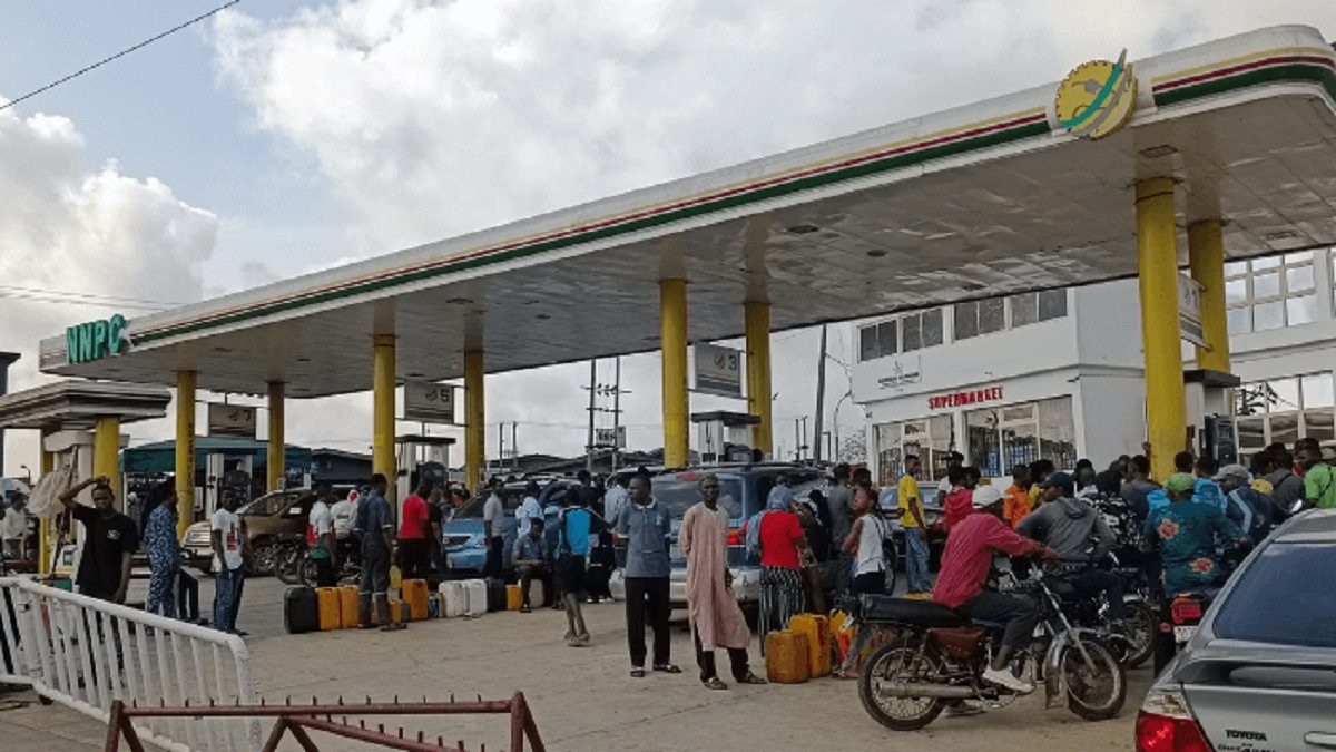 Fuel Queues Resurface in Lagos Amid Filling Stations Stock Shortage