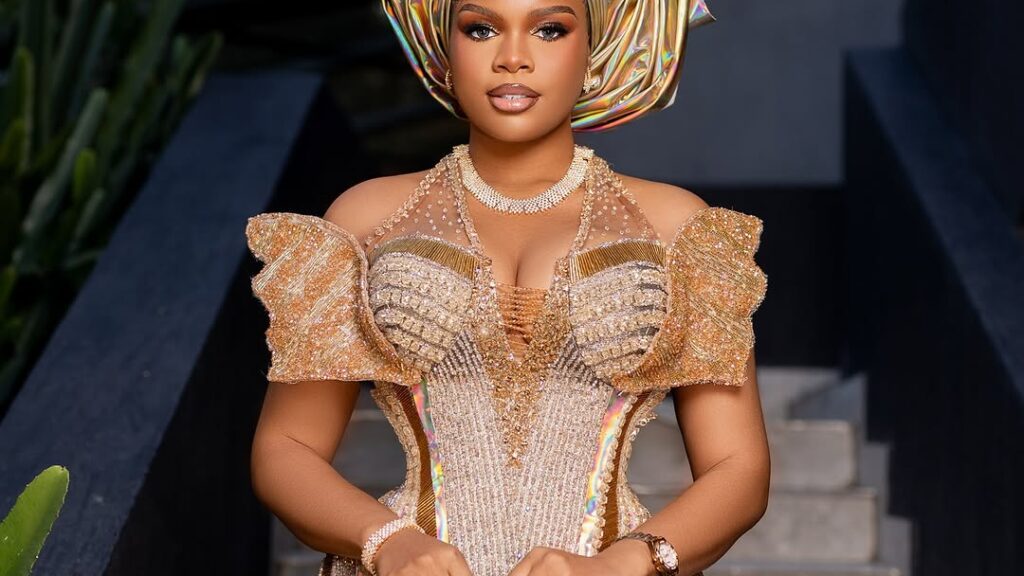 Shine Bright Like Gold on Your Traditional Wedding Day With This Gorgeous Bridal Look